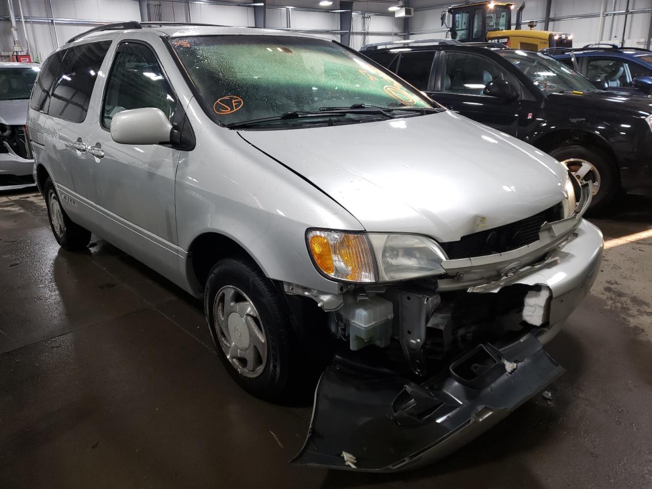 TOYOTA SIENNA LE 2002 with VIN 4T3ZF13C52U476678 - Photo from auction