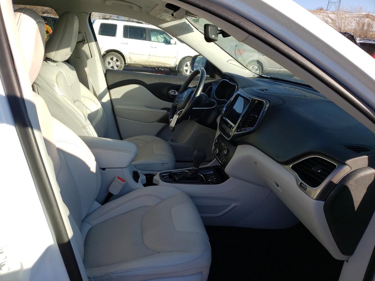 Photo 5 from auction – 2020 JEEP CHEROKEE L with VIN 1C4PJLDB5LD502976