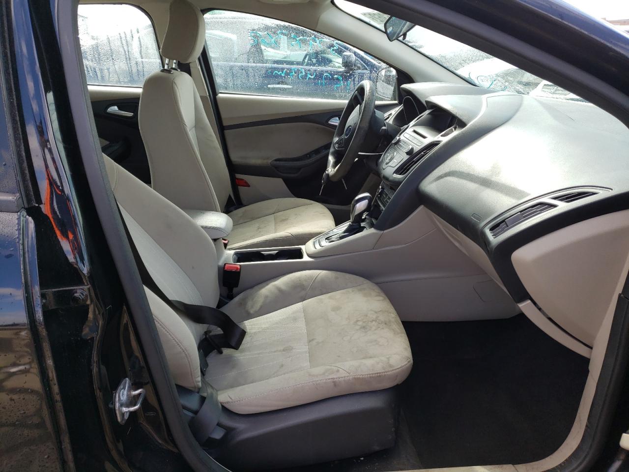 Photo 5 from auction – 2016 FORD FOCUS SE with VIN 1FADP3F28GL205636