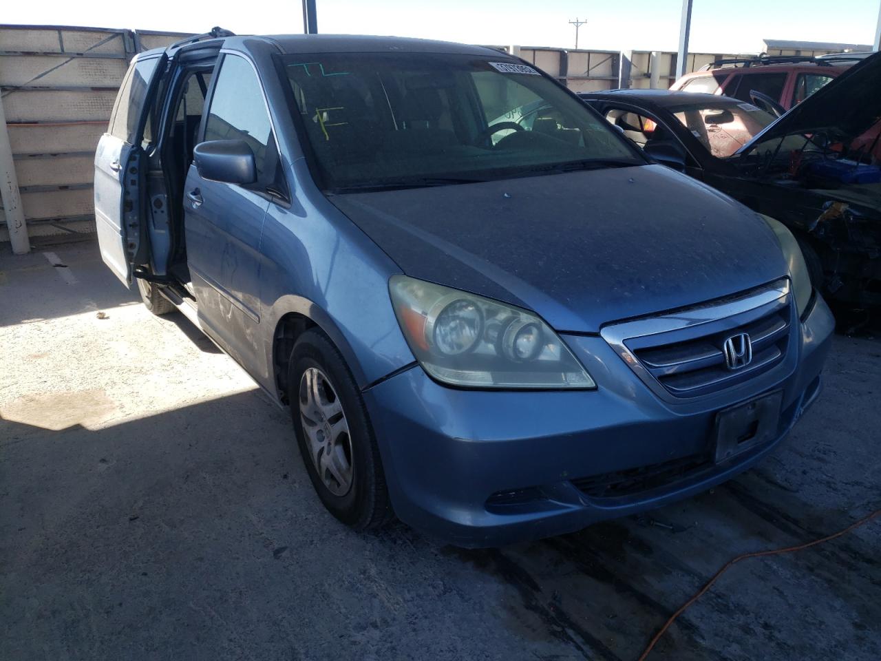 HONDA ODYSSEY EX 2005 with VIN 5FNRL38495B069642 - Photo from auction
