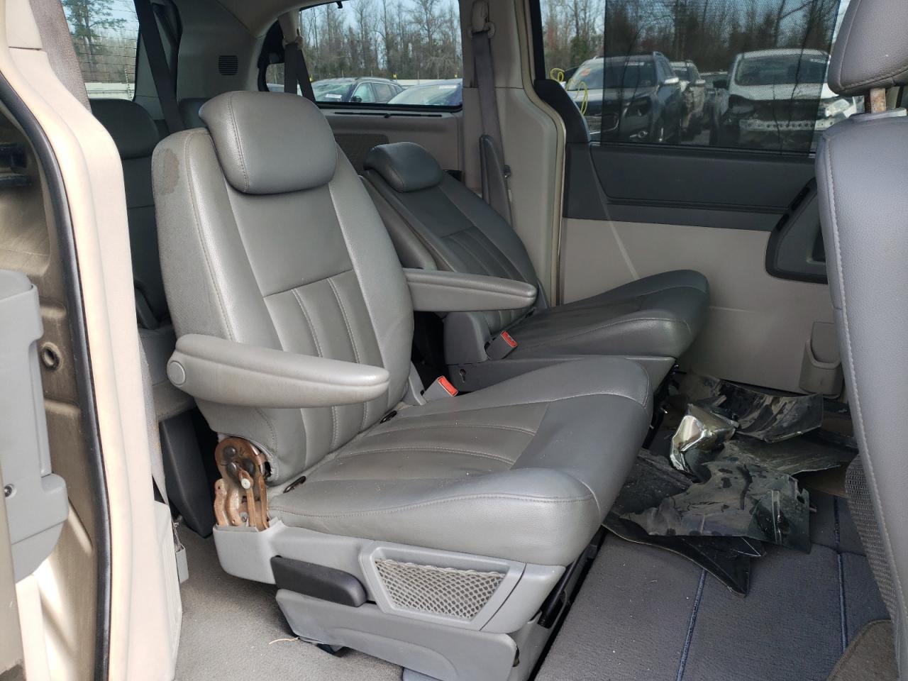 Photo 6 from auction – 2009 CHRYSLER TOWN & COU with VIN 2A8HR54129R512945