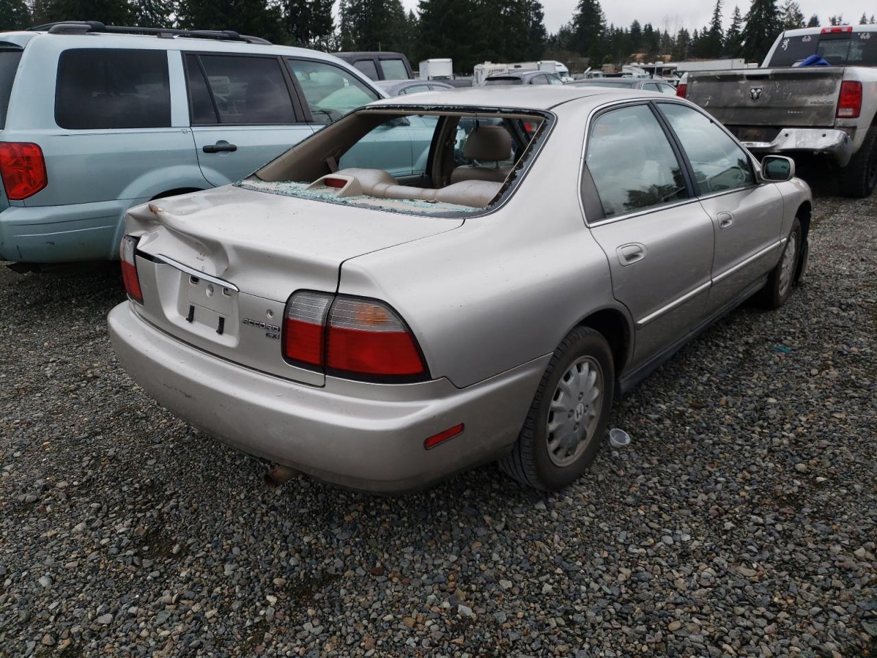 Photo 4 from auction – 1997 HONDA ACCORD EX with VIN 1HGCD5666VA105672
