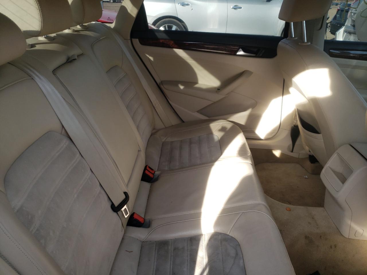 Photo 6 from auction – 2012 VOLKSWAGEN PASSAT SEL with VIN 1VWCN7A32CC020685