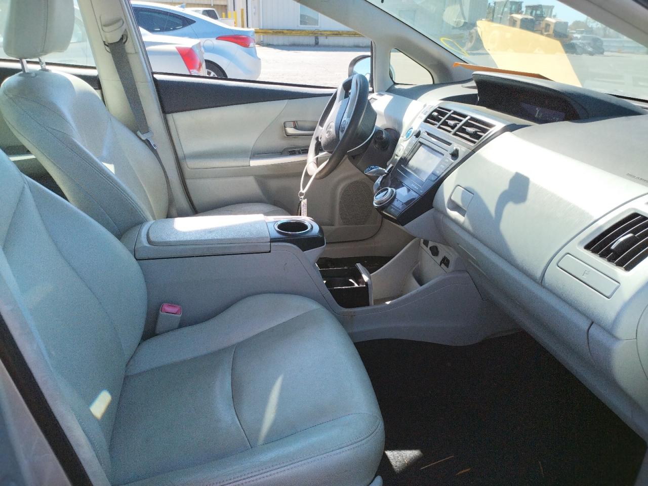 Photo 5 from auction – 2012 TOYOTA PRIUS V with VIN JTDZN3EU0C3120471