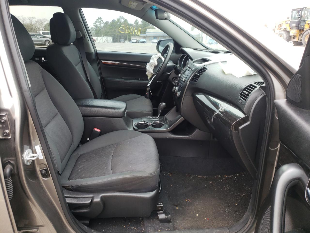 Photo 5 from auction – 2013 KIA SORENTO LX with VIN 5XYKT4A24DG344955