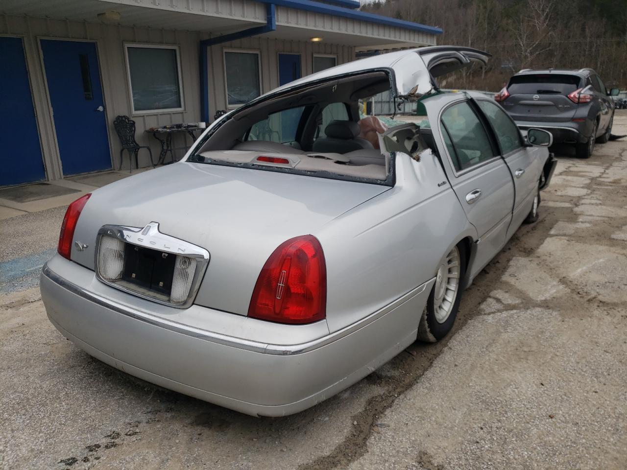 Photo 4 from auction – 1998 LINCOLN TOWN CAR E with VIN 1LNFM81W0WY625018