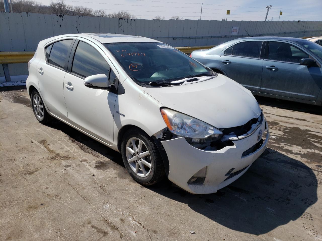 TOYOTA PRIUS C 2013 with VIN JTDKDTB32D1041722 - Photo from auction