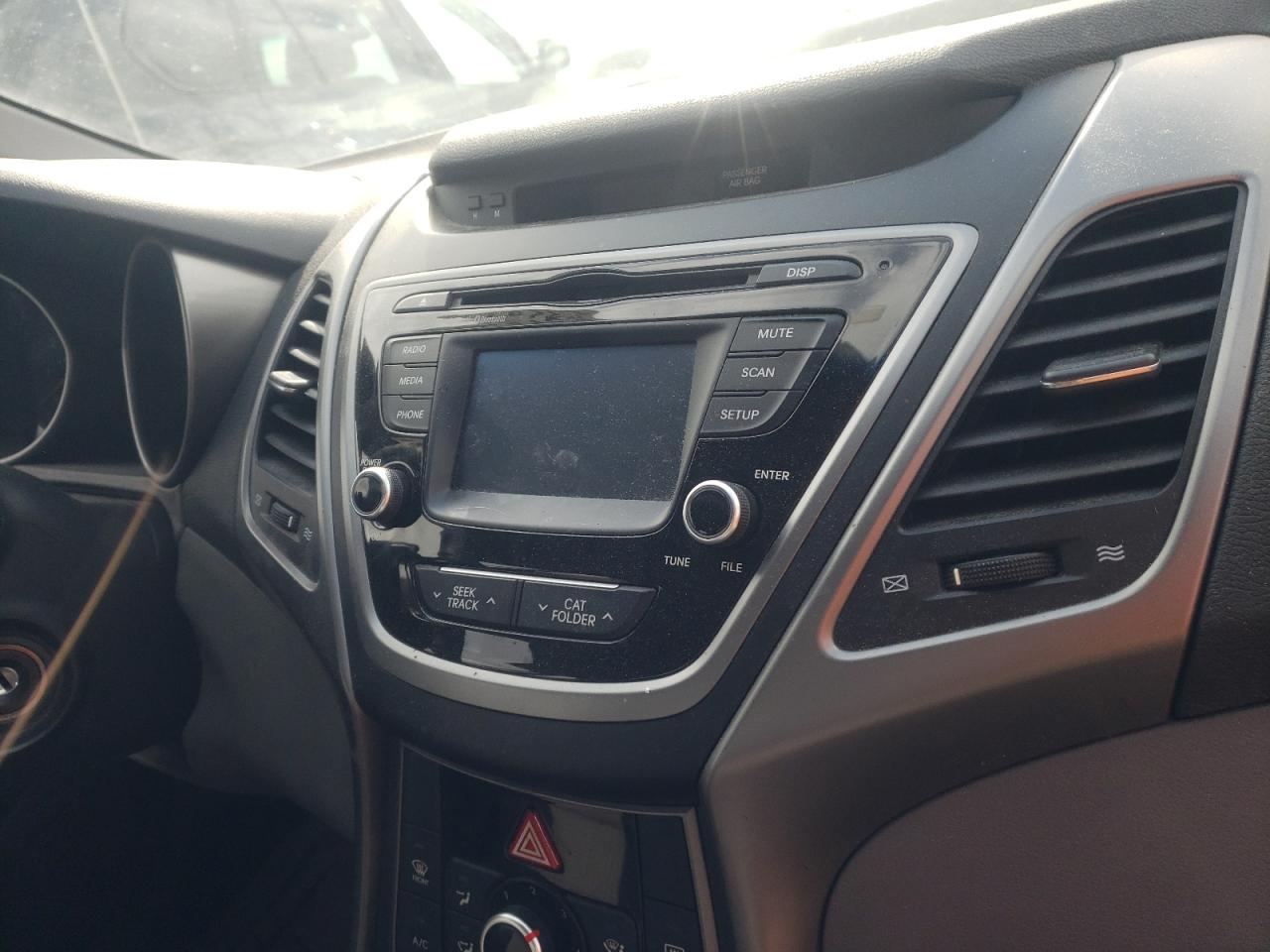 Photo 9 from auction – 2016 HYUNDAI ELANTRA SE with VIN 5NPDH4AE2GH659142
