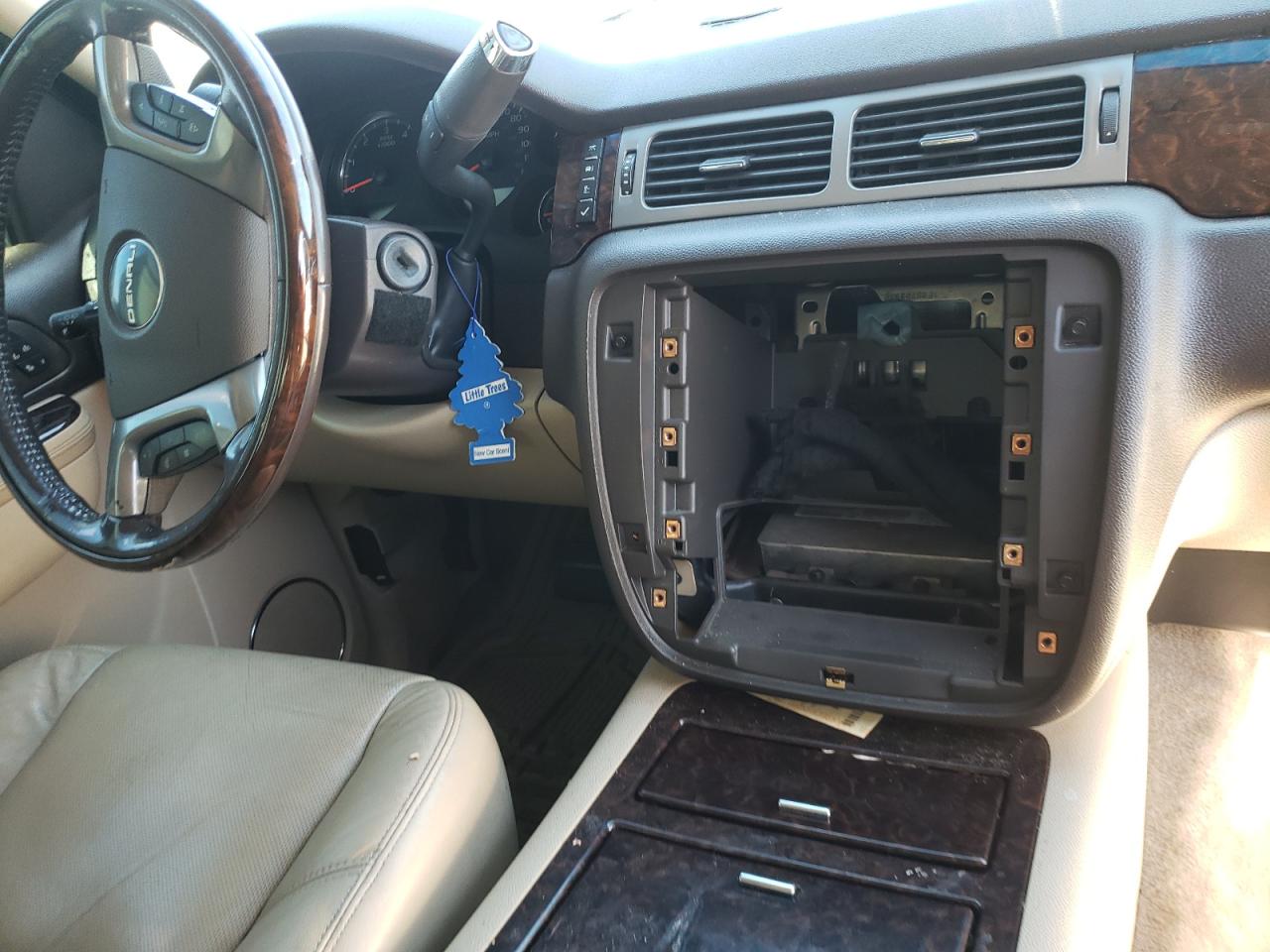 Photo 9 from auction – 2011 GMC YUKON DENA with VIN 1GKS1EEF1BR174209