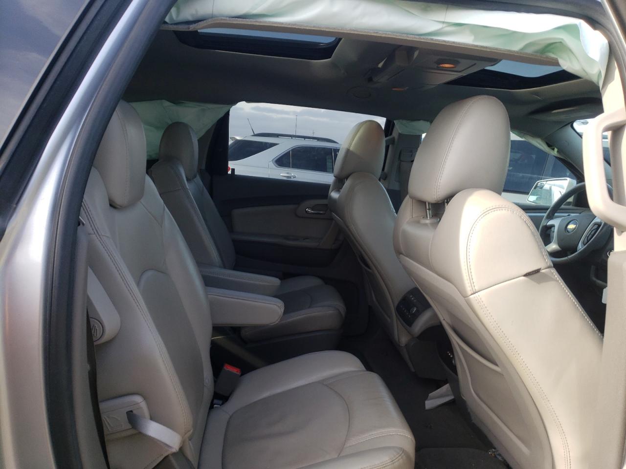 Photo 6 from auction – 2010 CHEVROLET TRAVERSE L with VIN 1GNLVGED2AJ242827