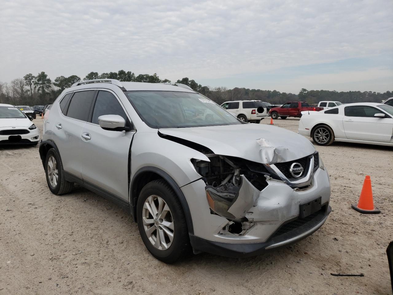 NISSAN ROGUE 2015 with VIN KNMAT2MT5FP548913 - Photo from auction