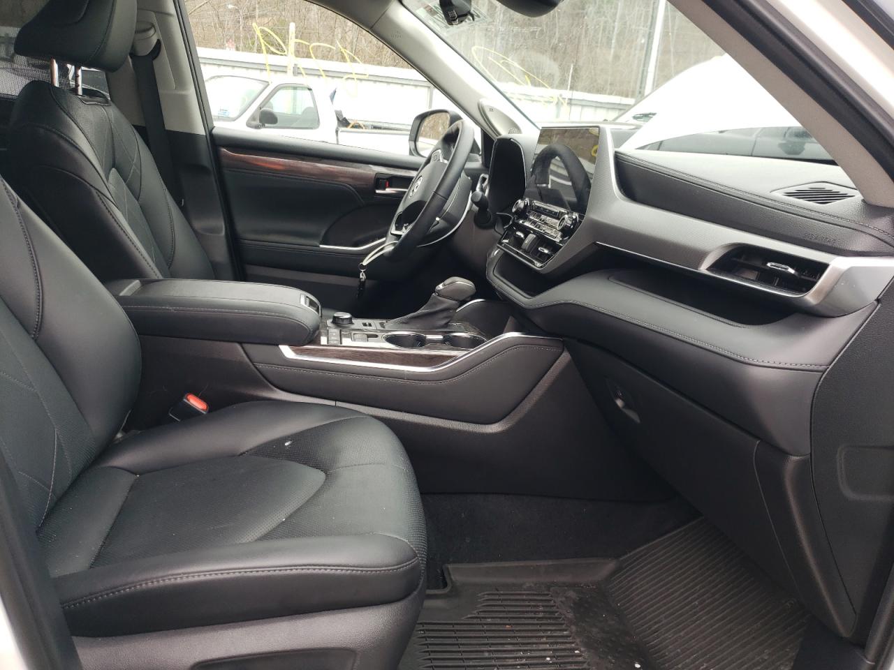 Photo 5 from auction – 2021 TOYOTA HIGHLANDER with VIN 5TDFZRBH7MS095652