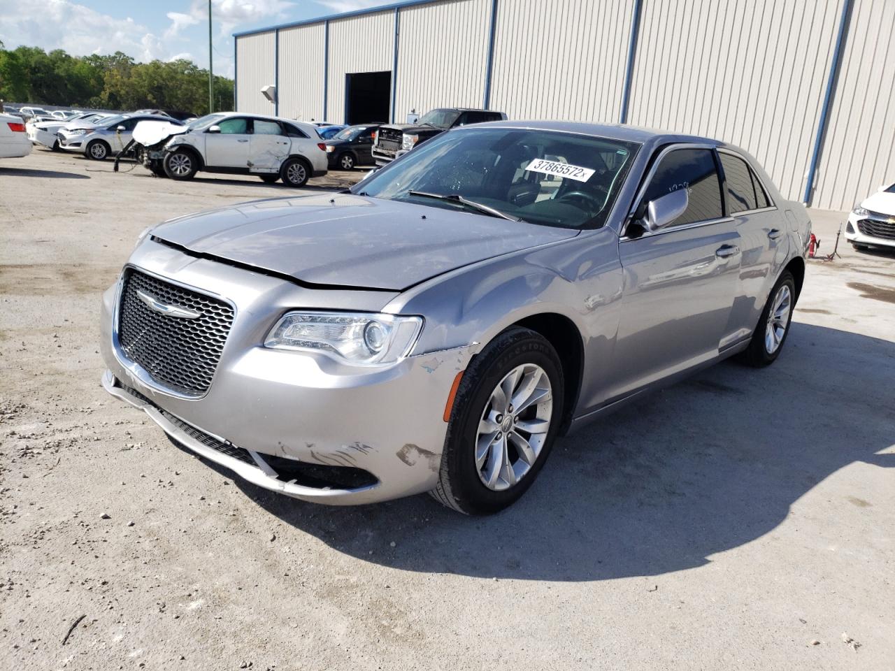Photo 2 from auction – 2016 CHRYSLER 300 LIMITE with VIN 2C3CCAAG4GH190546