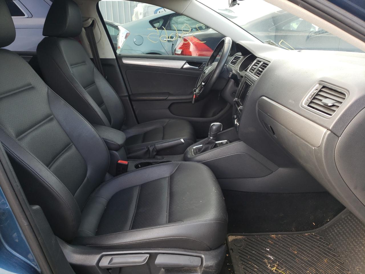 Photo 5 from auction – 2017 VOLKSWAGEN JETTA SE with VIN 3VWDB7AJ8HM305330