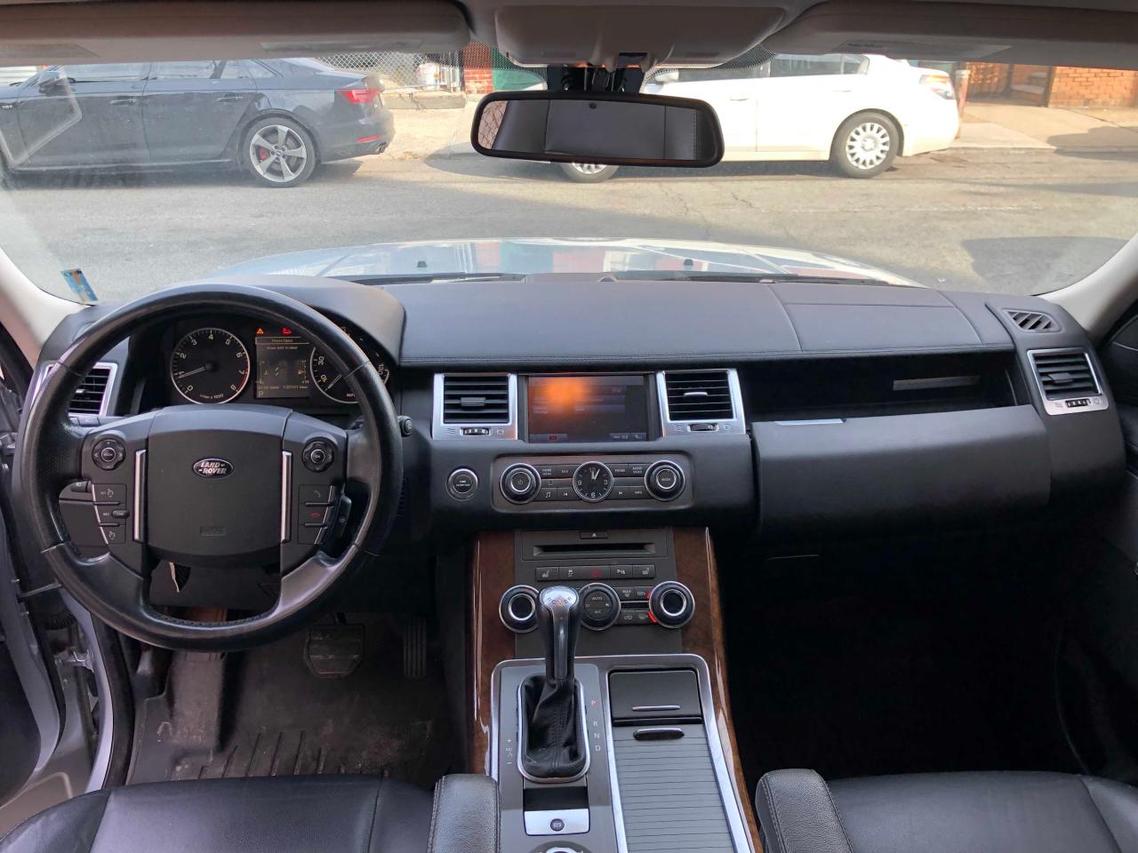 Photo 9 from auction – 2011 LAND ROVER RANGE ROVE with VIN SALSF2D43BA275674