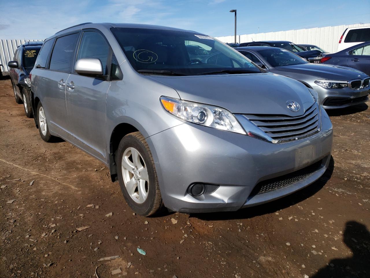 TOYOTA SIENNA LE 2015 with VIN 5TDKK3DC5FS643720 - Photo from auction