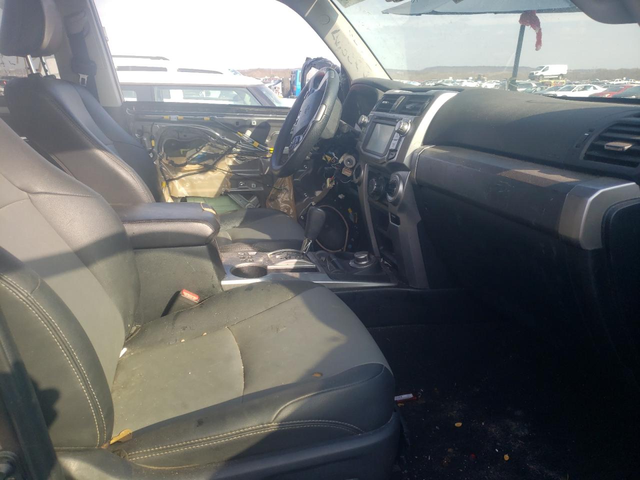 Photo 5 from auction – 2019 TOYOTA 4 RUNNER with VIN JTEBU5JRXK5630178
