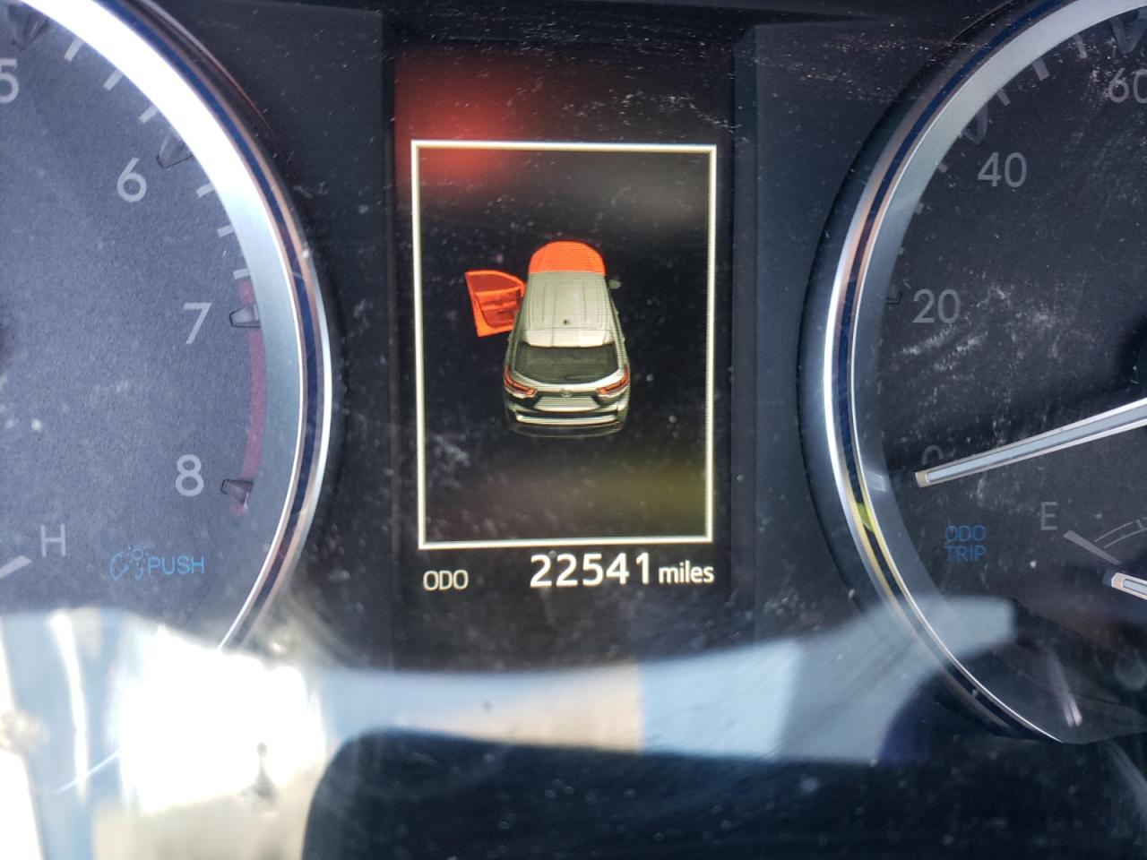 Photo 8 from auction – 2019 TOYOTA HIGHLANDER with VIN 5TDDZRFH9KS705209