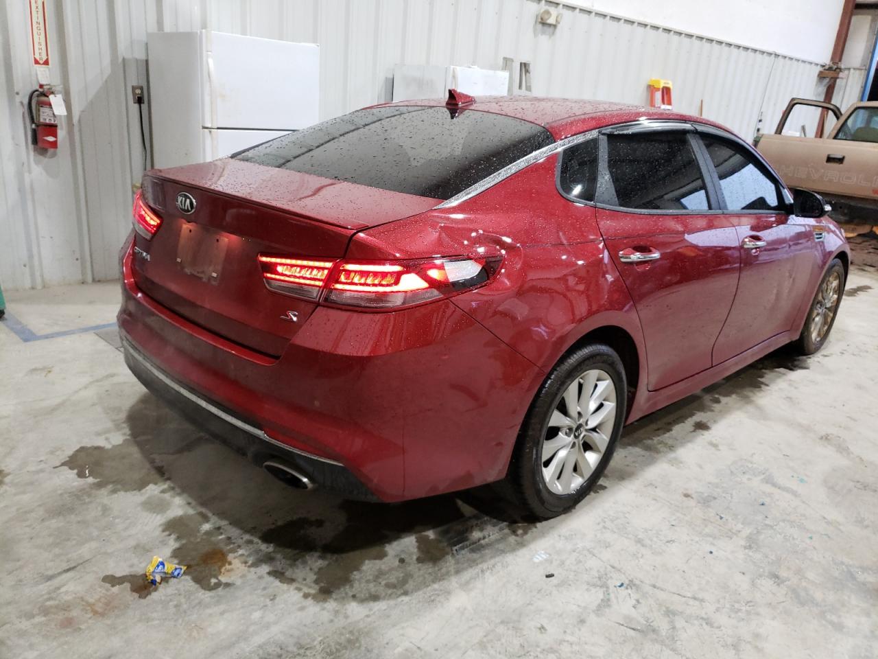 Photo 4 from auction – 2016 KIA OPTIMA LX with VIN 5XXGT4L3XJG232897