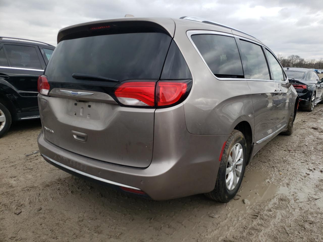 Photo 4 from auction – 2018 CHRYSLER PACIFICA T with VIN 2C4RC1BG4JR256826