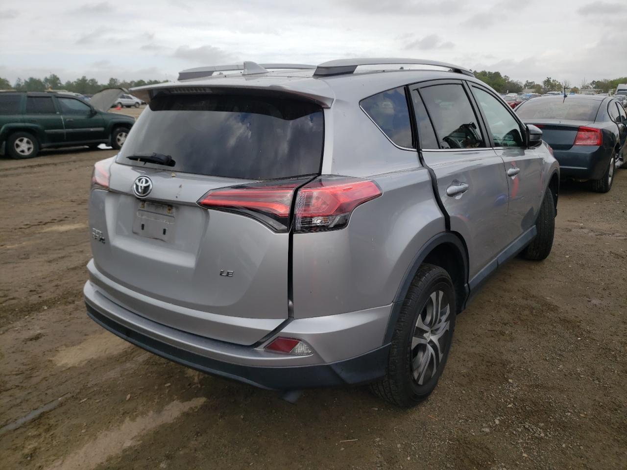 Photo 4 from auction – 2018 TOYOTA RAV4 LE with VIN 2T3ZFREV7JW459358