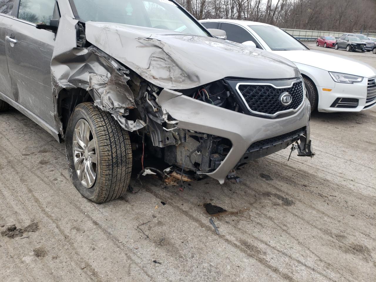 Photo 9 from auction – 2012 KIA SORENTO SX with VIN 5XYKWDA28CG249532