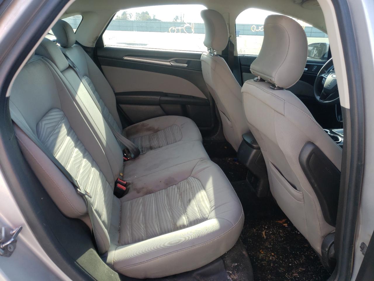 Photo 6 from auction – 2016 FORD FUSION S with VIN 3FA6P0G71GR227707