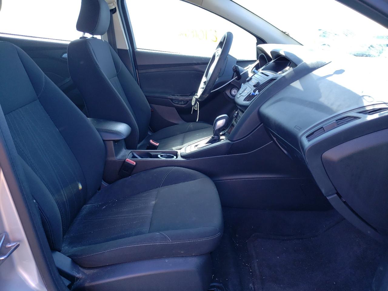 Photo 5 from auction – 2016 FORD FOCUS SE with VIN 1FADP3K26GL290417