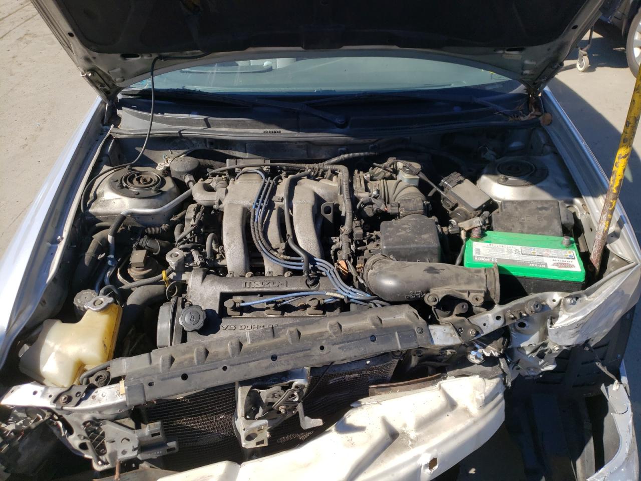 Photo 7 from auction – 2000 MAZDA 626 ES with VIN 1YVGF22D2Y5113496