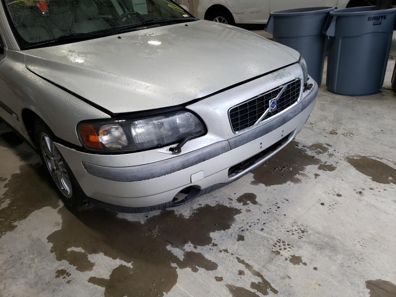 Photo 10 from auction – 2004 VOLVO S60 with VIN YV1RS61TX42374794