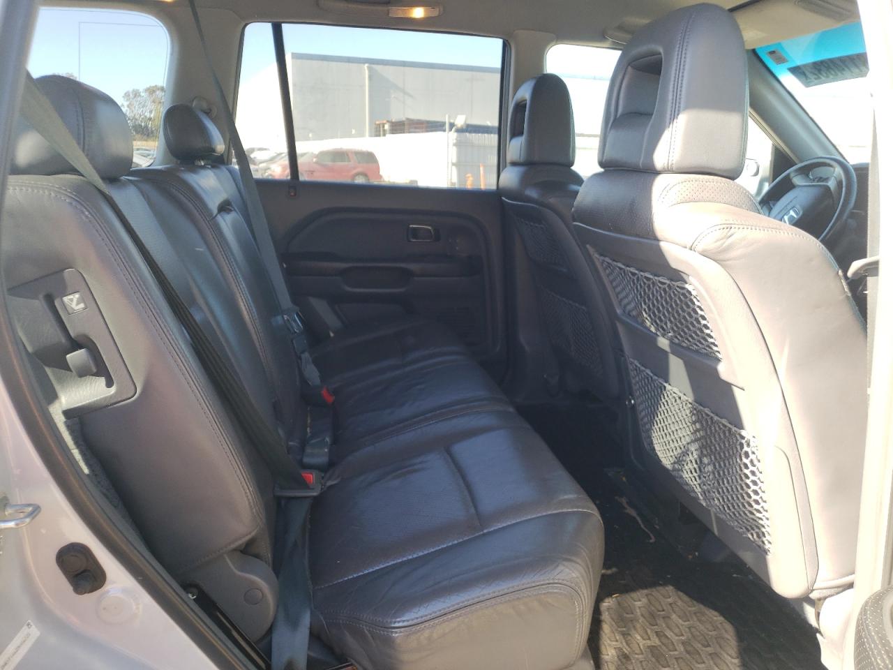 Photo 6 from auction – 2003 HONDA PILOT EXL with VIN 2HKYF18623H556723