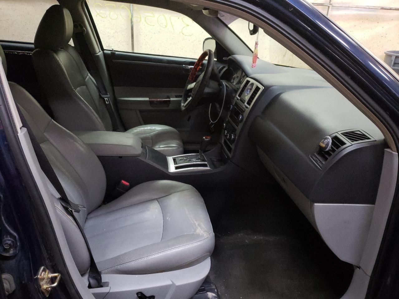 Photo 5 from auction – 2006 CHRYSLER 300C with VIN 2C3KA63H86H104481