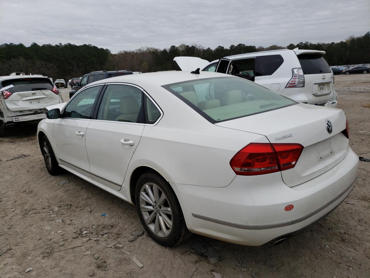 Photo 3 from auction – 2013 VOLKSWAGEN PASSAT SEL with VIN 1VWCH7A33DC082105