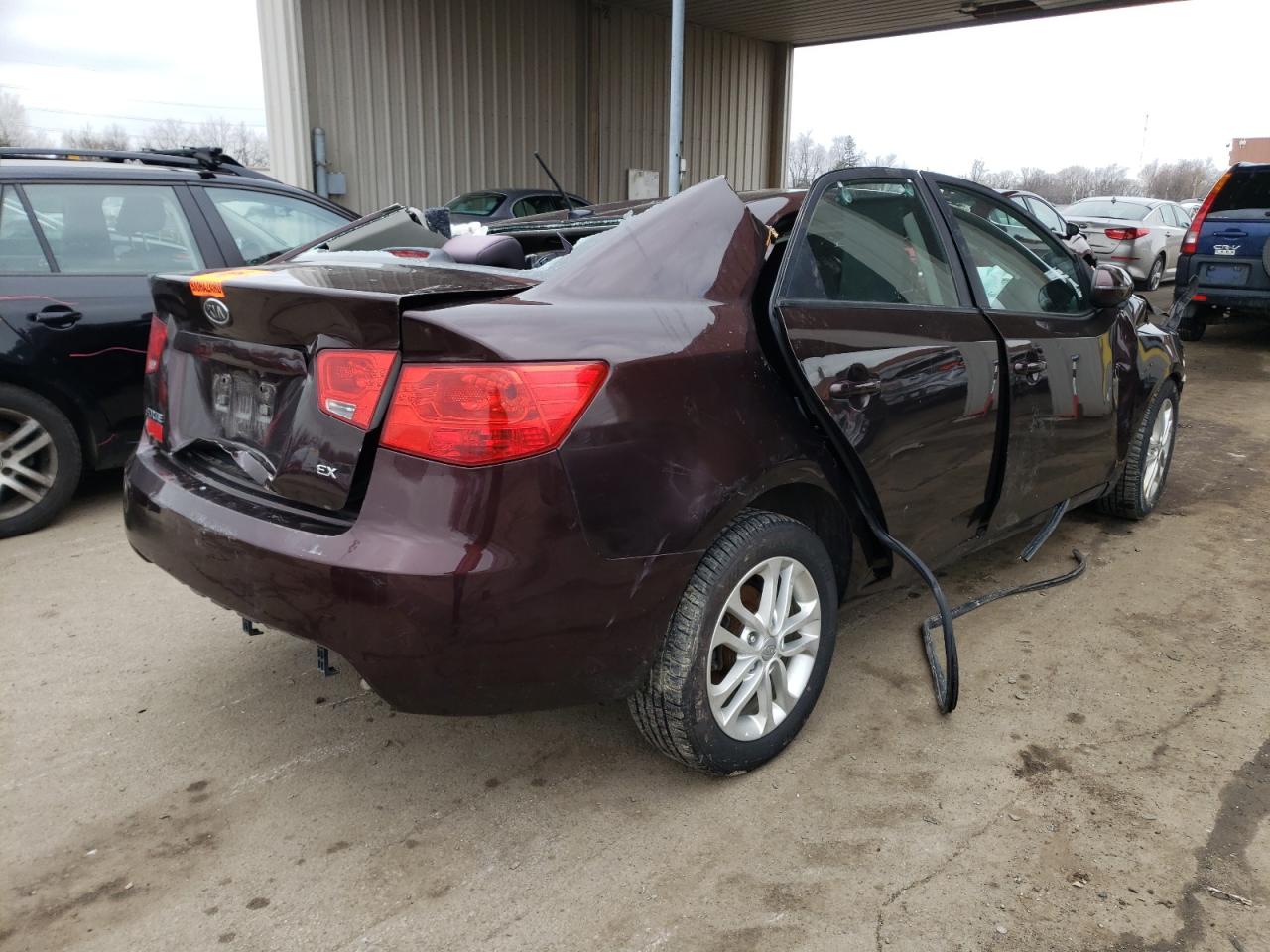 Photo 4 from auction – 2011 KIA FORTE EX with VIN KNAFU4A20B5445055