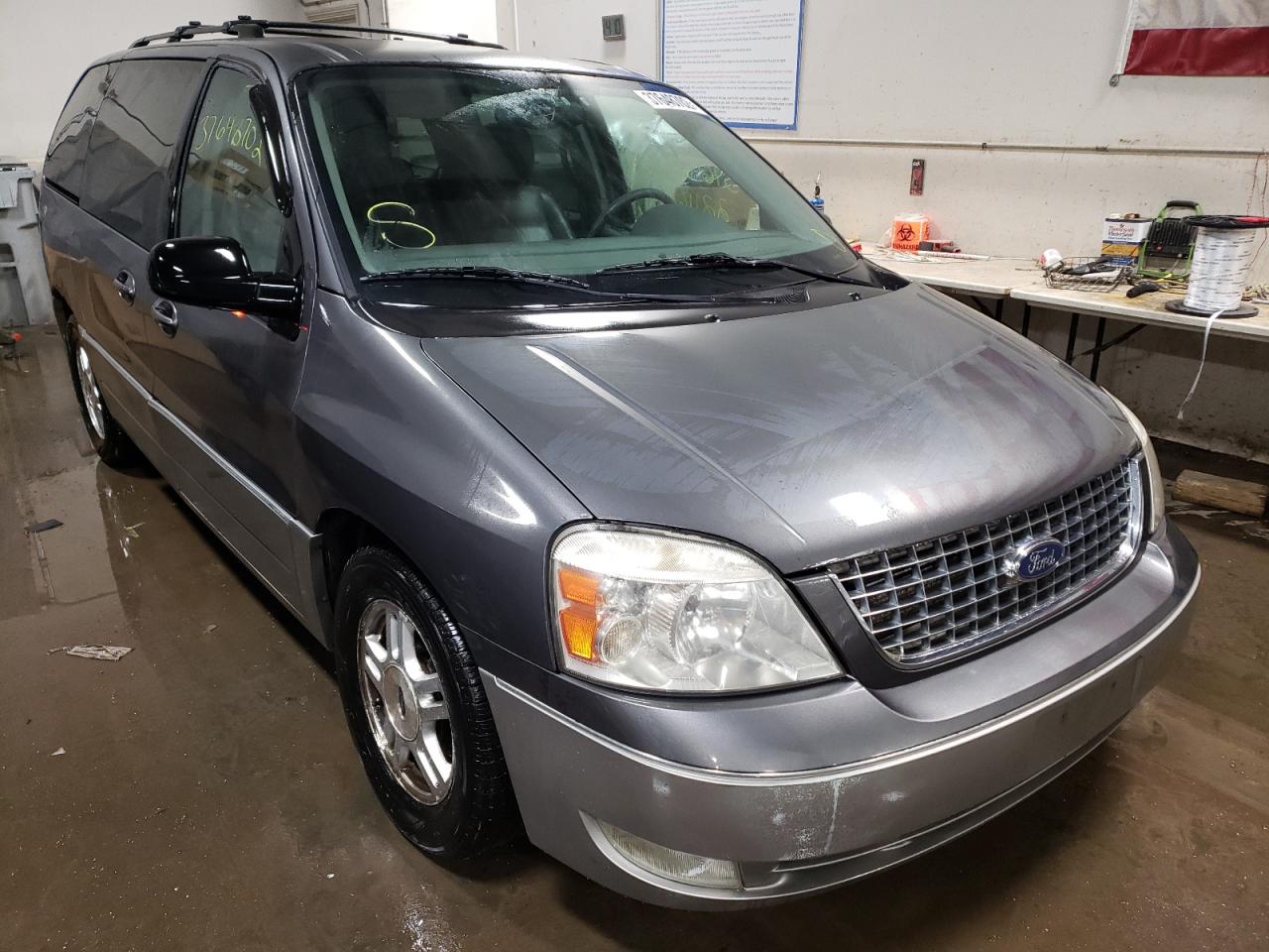 FORD FREESTAR L 2005 with VIN 2FMDA58285BA00735 - Photo from auction