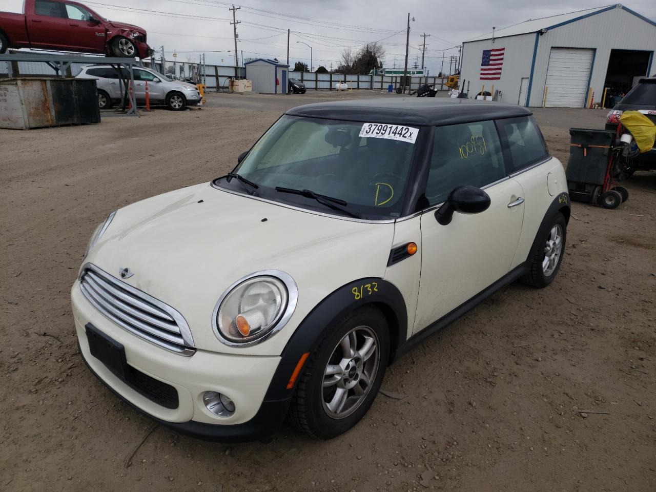 Photo 2 from auction – 2011 MINI COOPER with VIN WMWSU3C57BT091420
