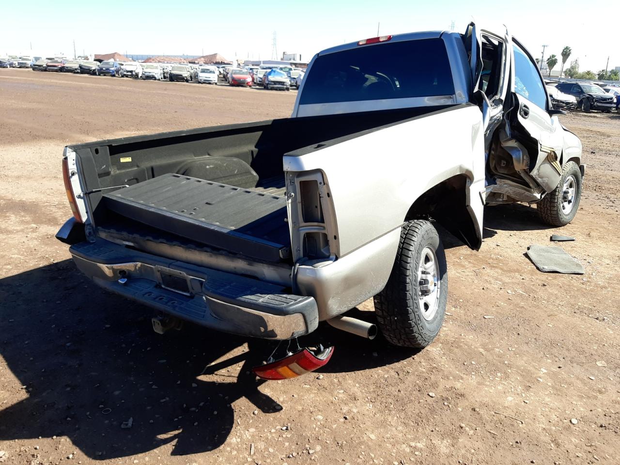 Photo 4 from auction – 2001 CHEVROLET SILVERADO with VIN 2GCEC19T011211561