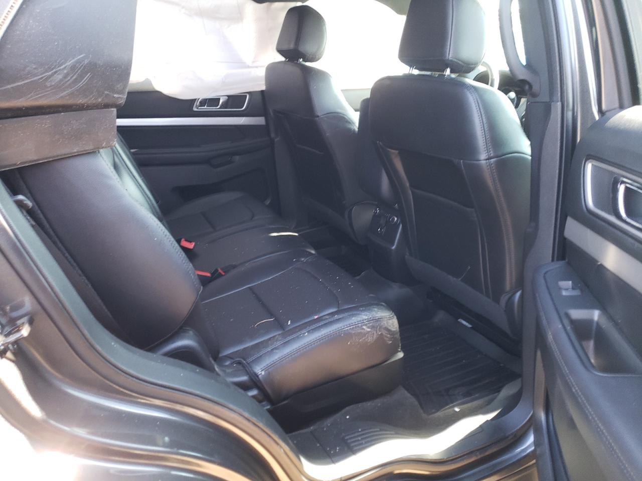 Photo 6 from auction – 2017 FORD EXPLORER X with VIN 1FM5K7D83HGD03183