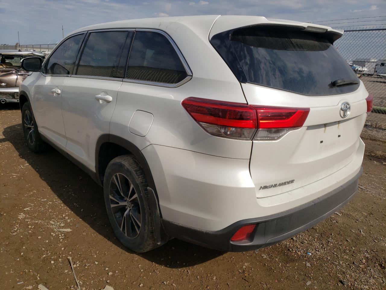 Photo 3 from auction – 2019 TOYOTA HIGHLANDER with VIN 5TDZZRFH4KS360032