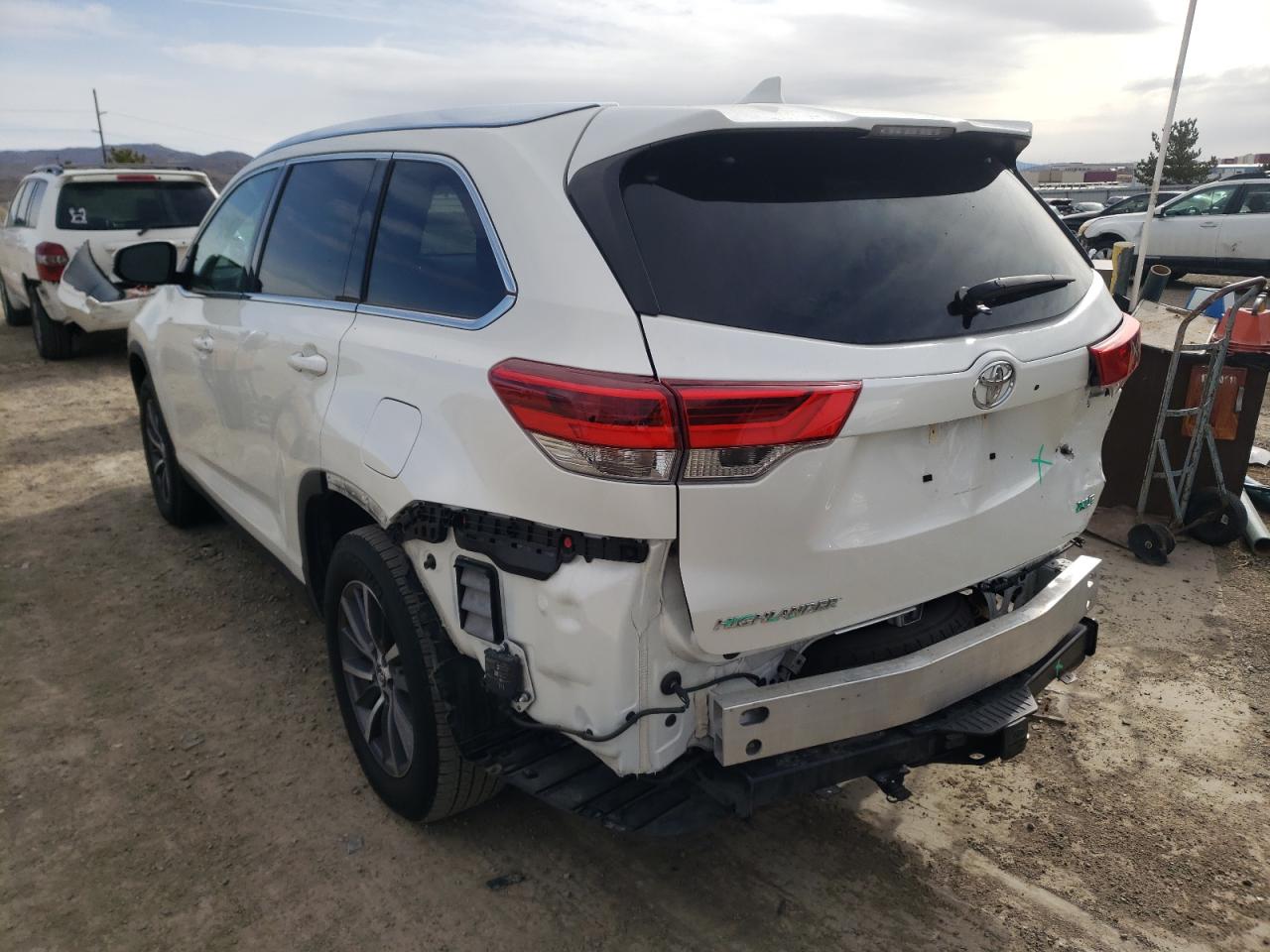 Photo 3 from auction – 2019 TOYOTA HIGHLANDER with VIN 5TDKZRFHXKS566652