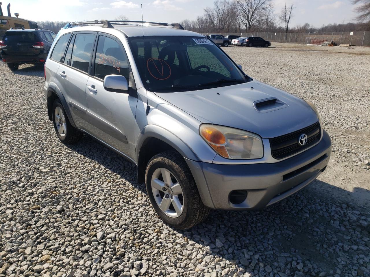 TOYOTA RAV4 2004 مع رقم تعريف المركبة JTEHD20V546013002 - صورة من المزاد