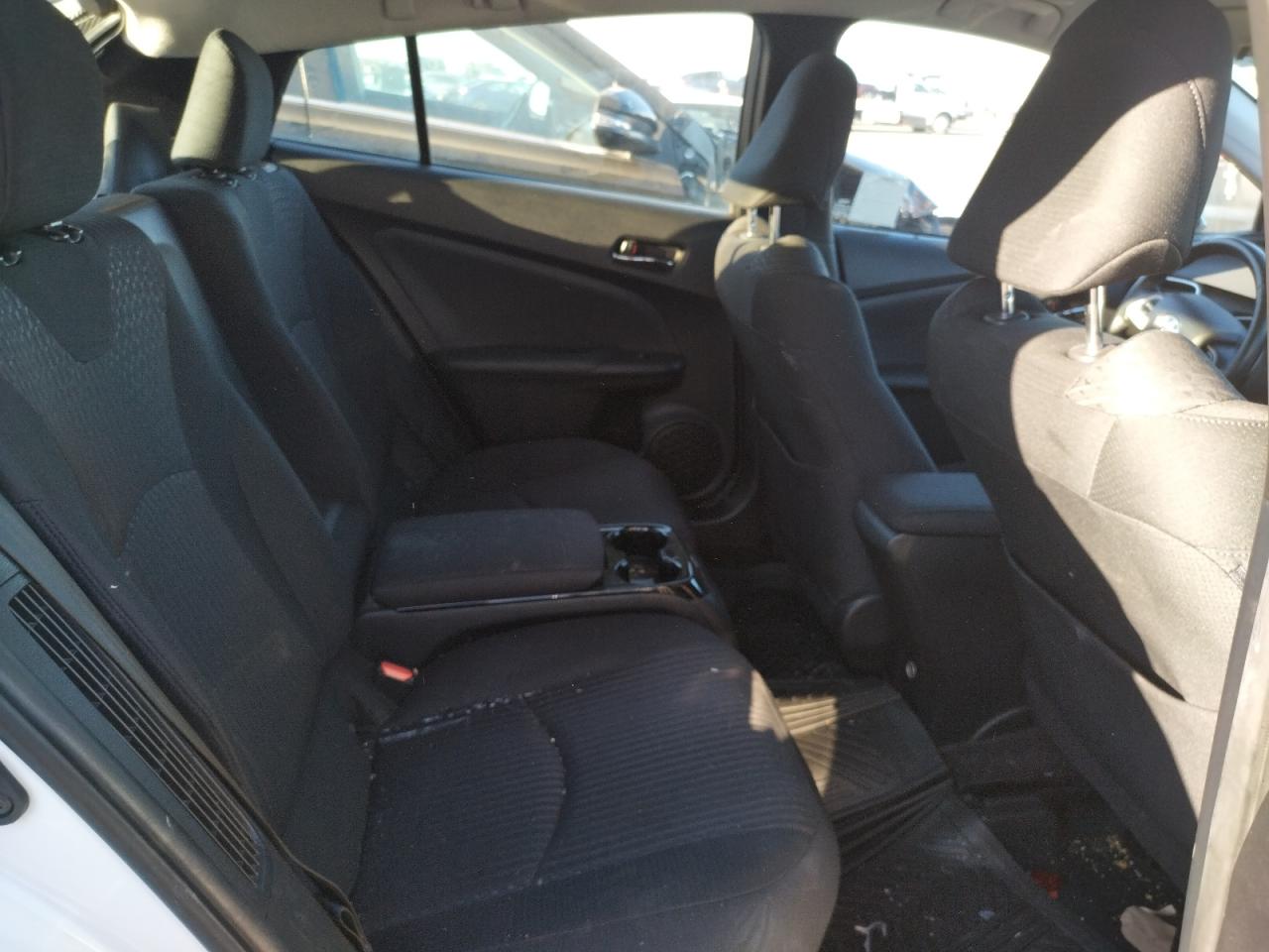 Photo 6 from auction – 2017 TOYOTA PRIUS PRIM with VIN JTDKARFP7H3003728