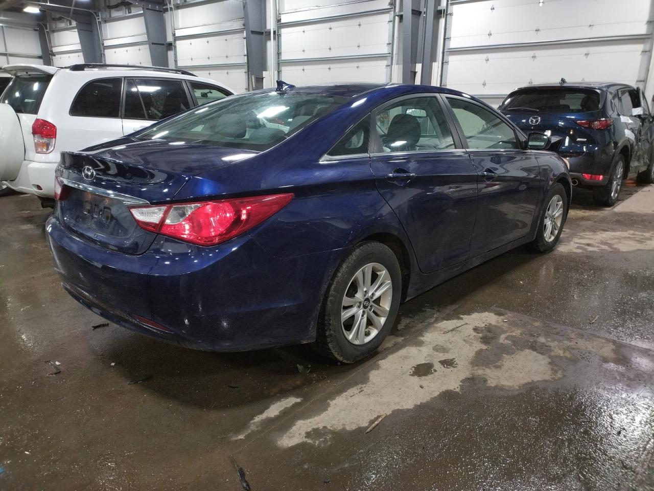 Photo 4 from auction – 2012 HYUNDAI SONATA GLS with VIN 5NPEB4AC3CH446957