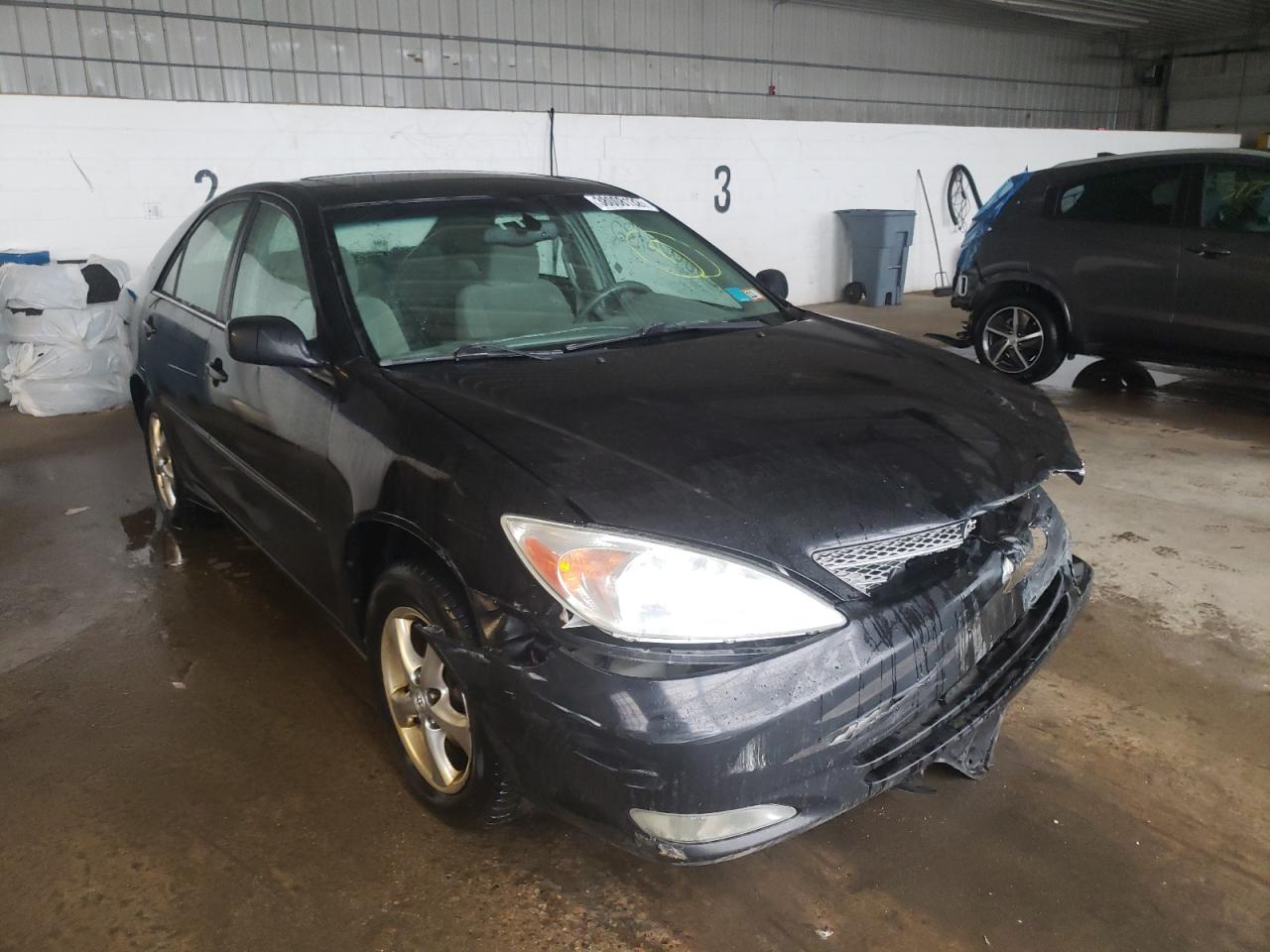 TOYOTA CAMRY LE 2004 with VIN 4T1BE30K24U353881 - Photo from auction
