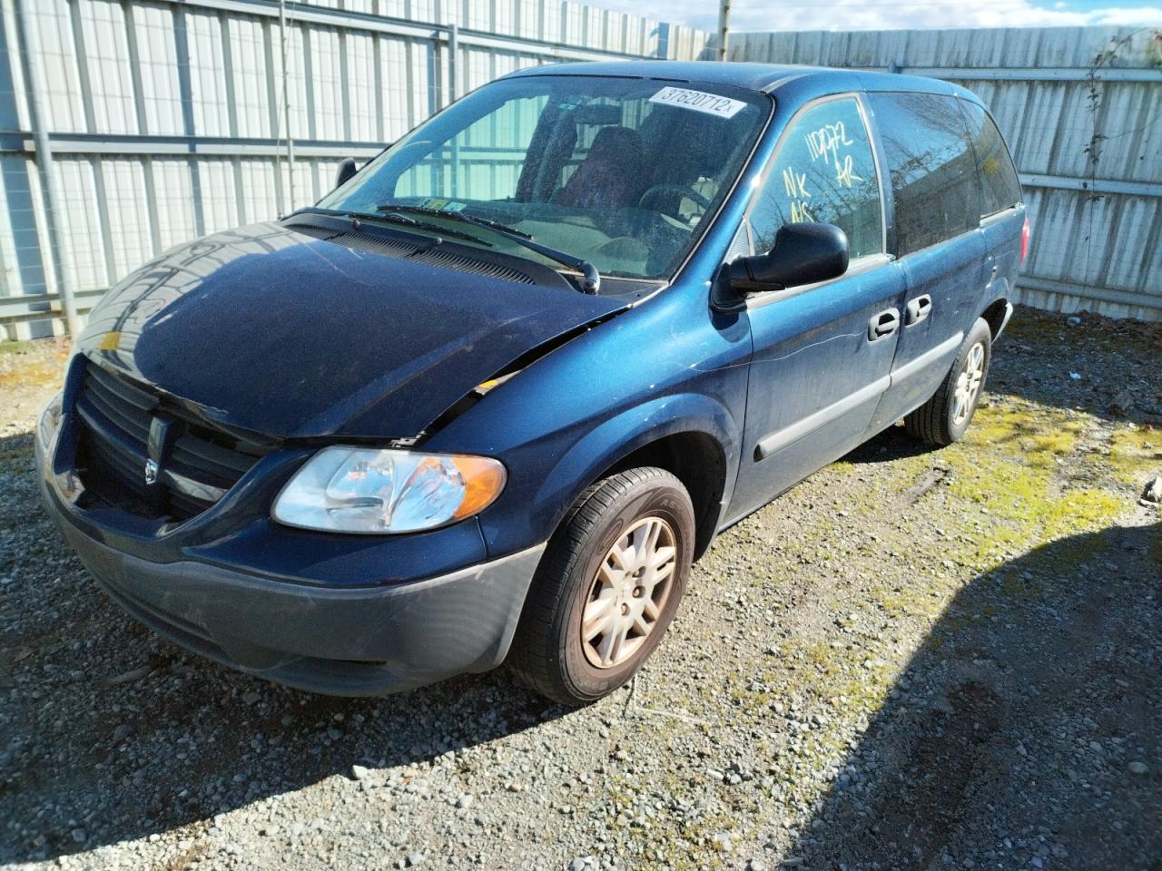 Photo 2 from auction – 2005 DODGE CARAVAN SE with VIN 1D4GP25B15B240124