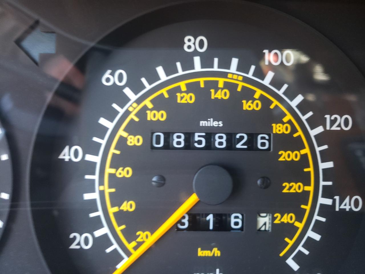 Photo 8 from auction – 1990 MERCEDES-BENZ 300 SE with VIN WDBCA24D2LA538988