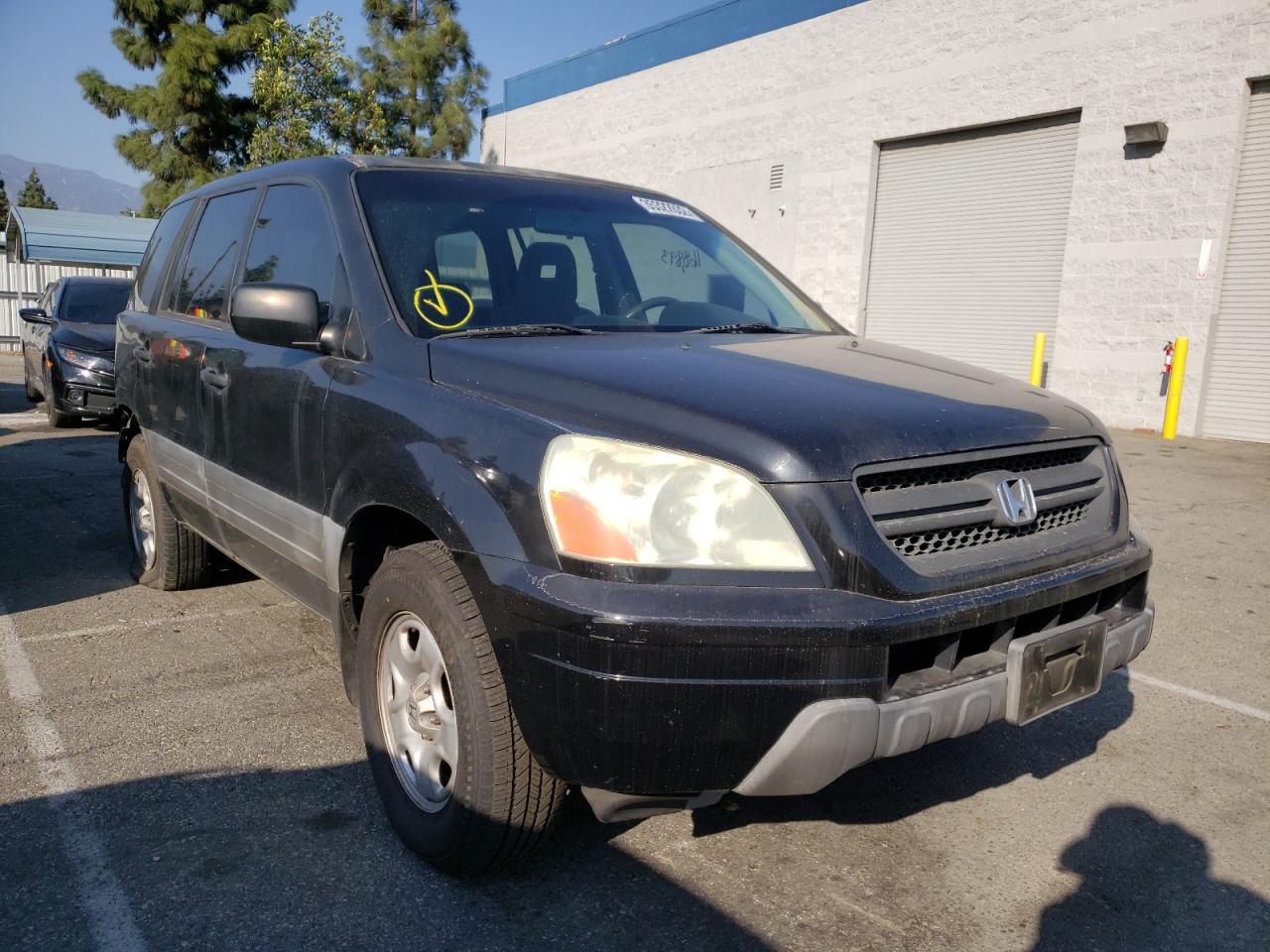 HONDA PILOT LX 2004 with VIN 2HKYF18174H586662 - Photo from auction