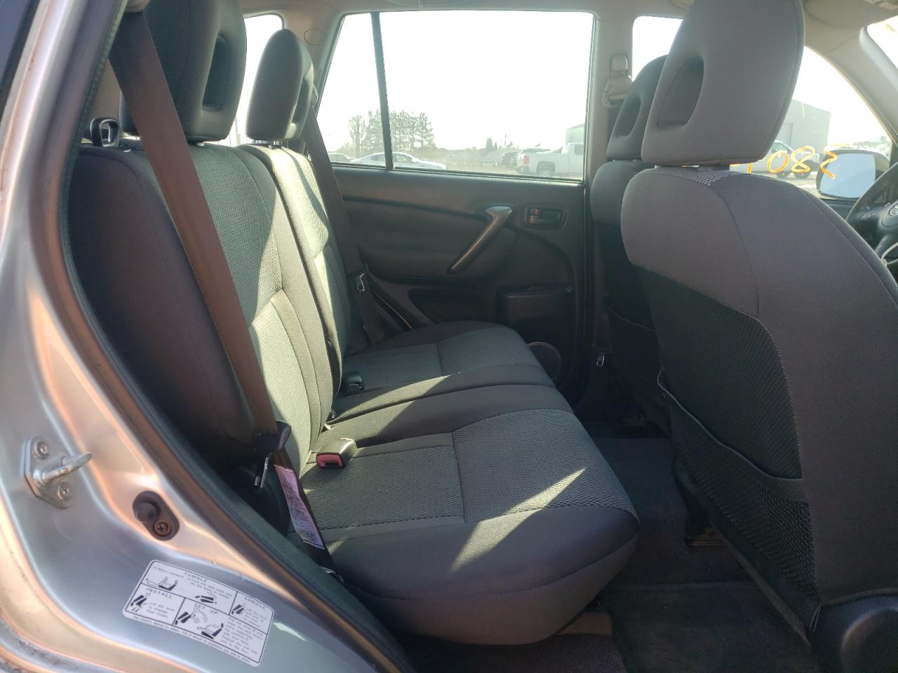 Photo 6 from auction – 2004 TOYOTA RAV4 with VIN JTEHD20V546013002