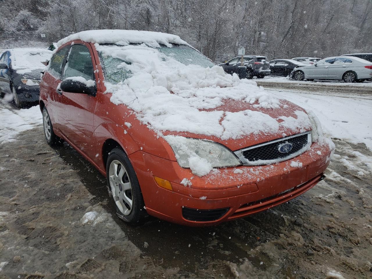FORD FOCUS 2005 with VIN 3FAFP31N85R145902 - Photo from auction