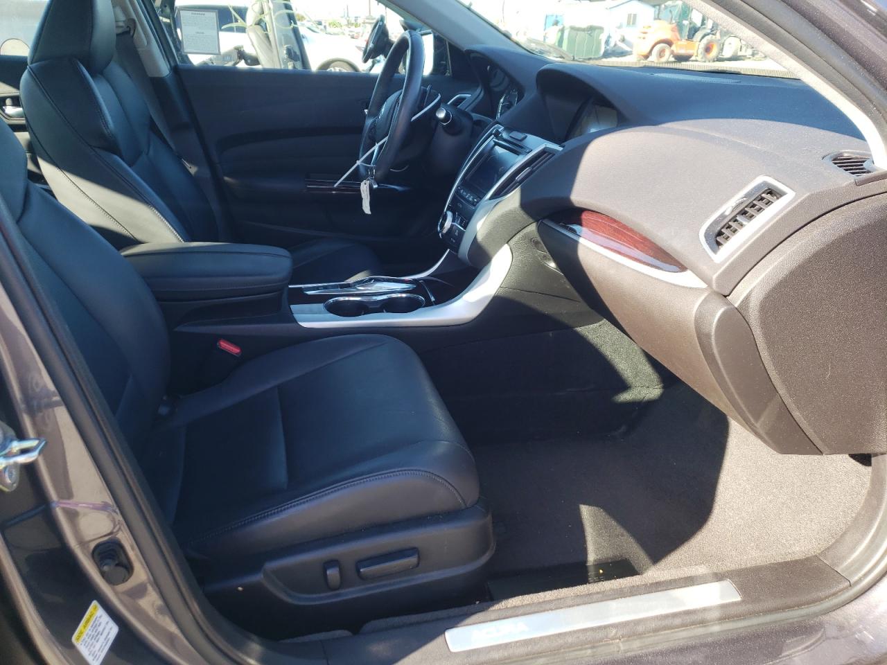 Photo 5 from auction – 2017 ACURA TLX TECH with VIN 19UUB2F51HA005354